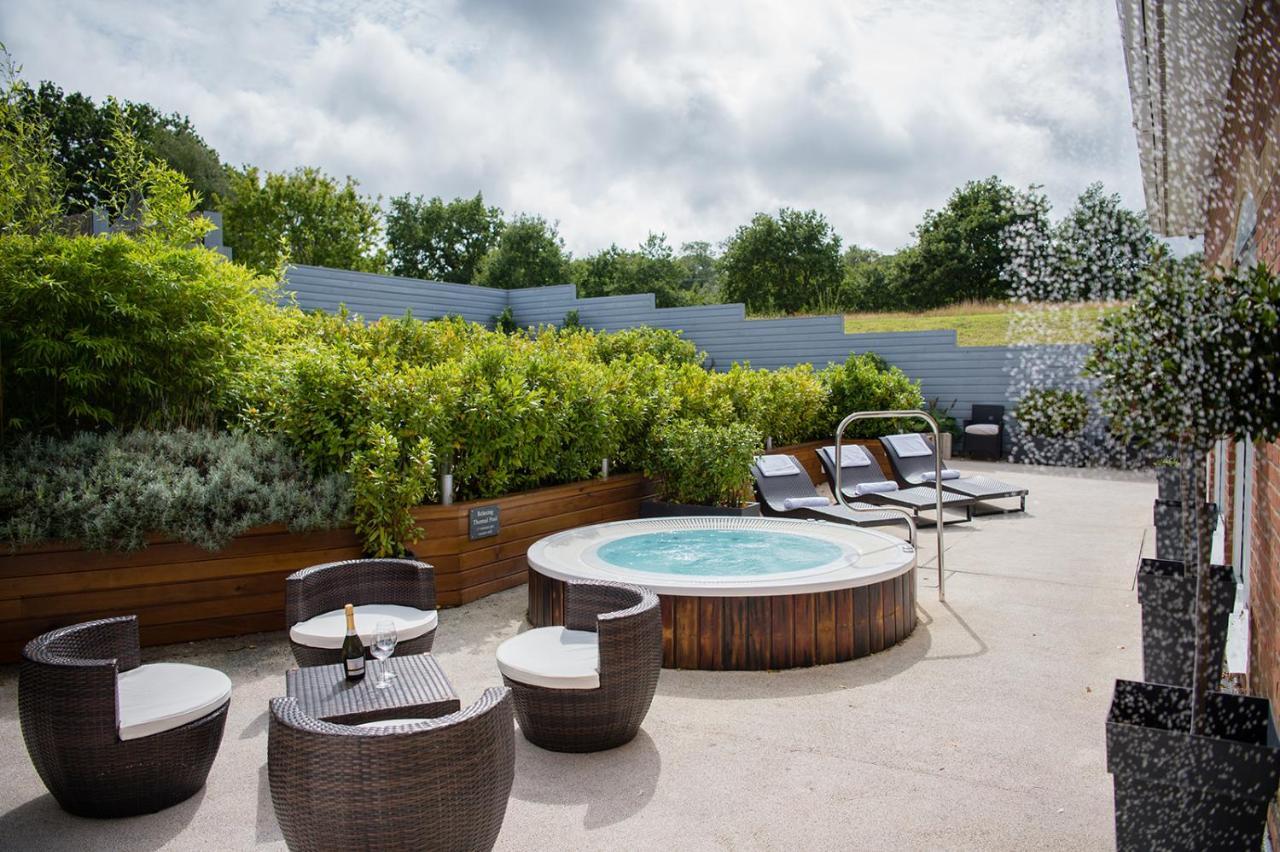 Lakeside Park Hotel & Spa Fishbourne  Экстерьер фото