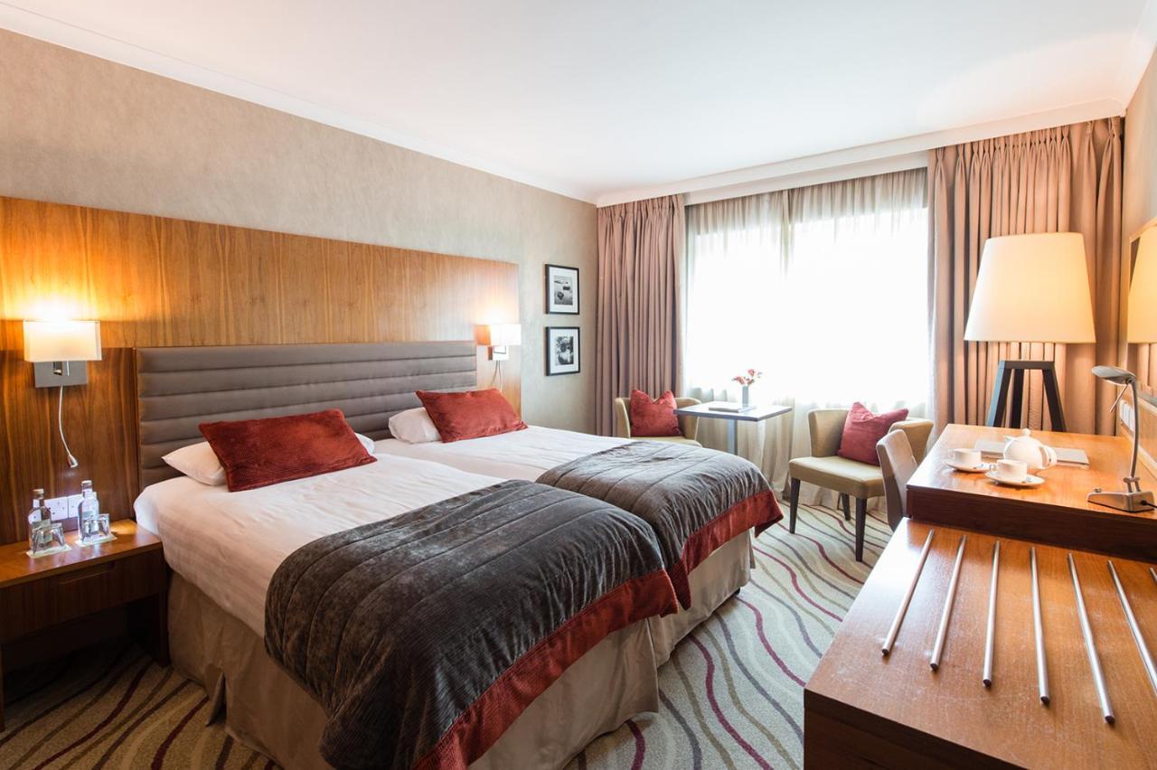 Lakeside Park Hotel & Spa Fishbourne  Экстерьер фото