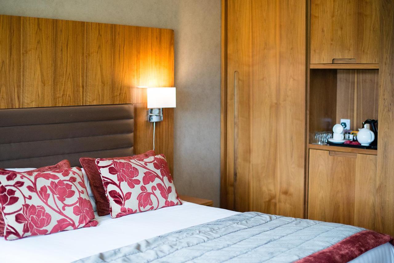 Lakeside Park Hotel & Spa Fishbourne  Экстерьер фото