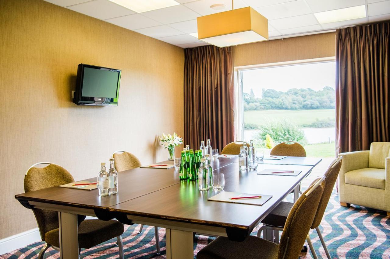 Lakeside Park Hotel & Spa Fishbourne  Экстерьер фото