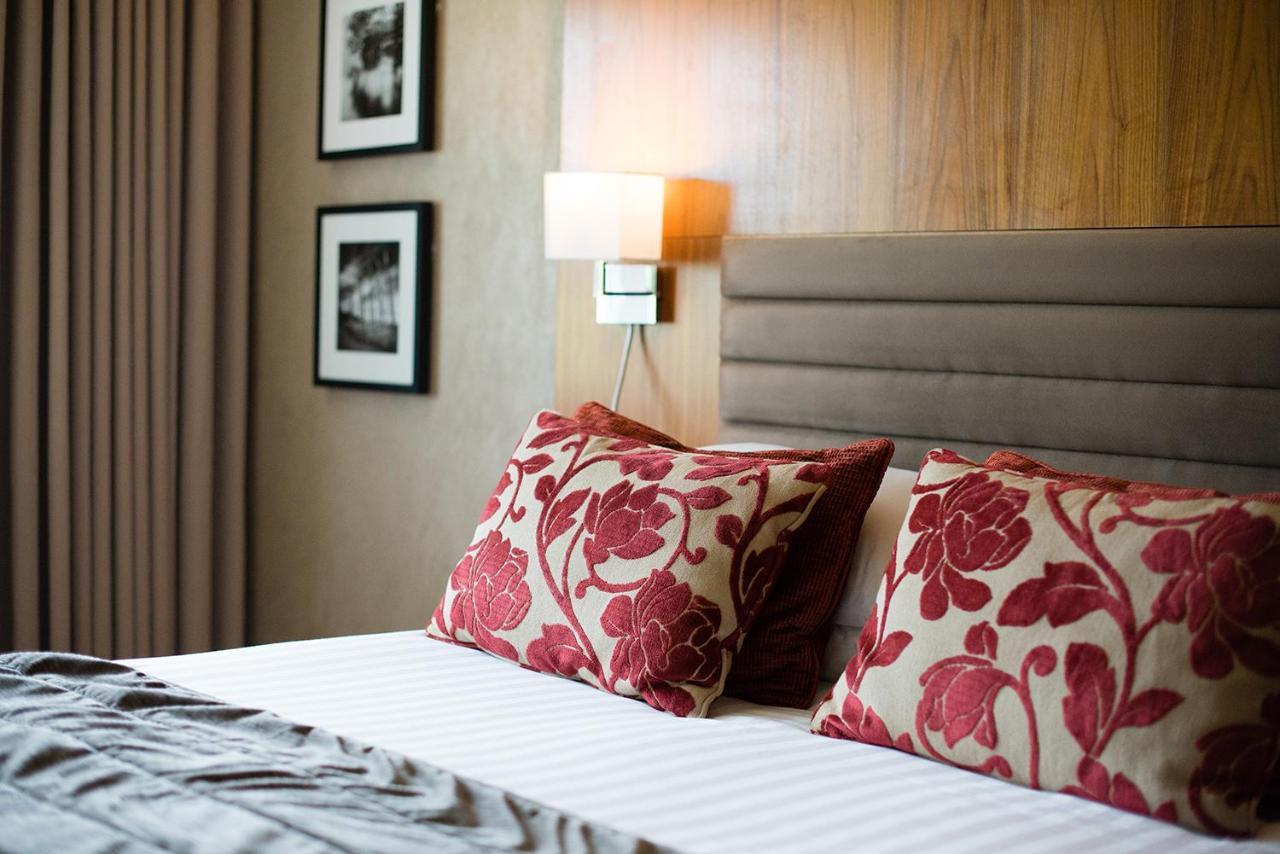 Lakeside Park Hotel & Spa Fishbourne  Экстерьер фото