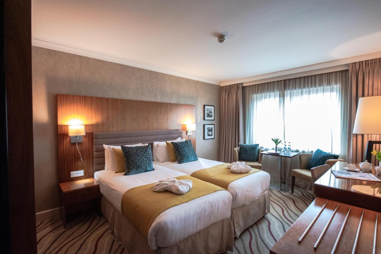 Lakeside Park Hotel & Spa Fishbourne  Экстерьер фото