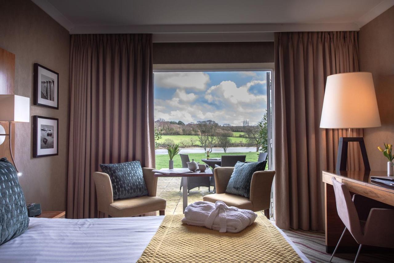 Lakeside Park Hotel & Spa Fishbourne  Экстерьер фото