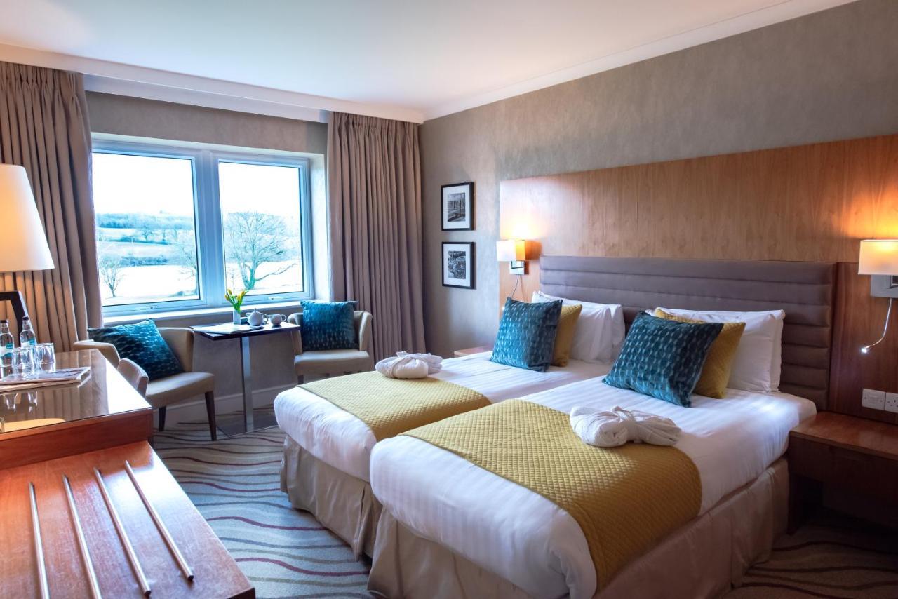 Lakeside Park Hotel & Spa Fishbourne  Экстерьер фото