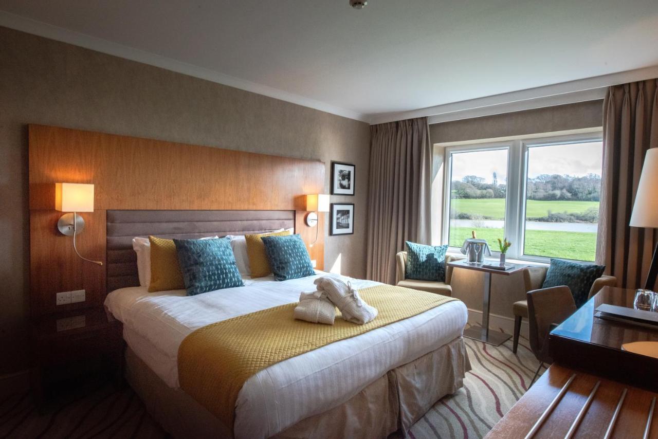Lakeside Park Hotel & Spa Fishbourne  Экстерьер фото