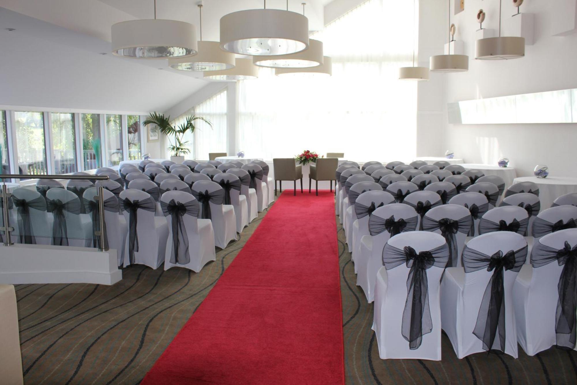 Lakeside Park Hotel & Spa Fishbourne  Экстерьер фото