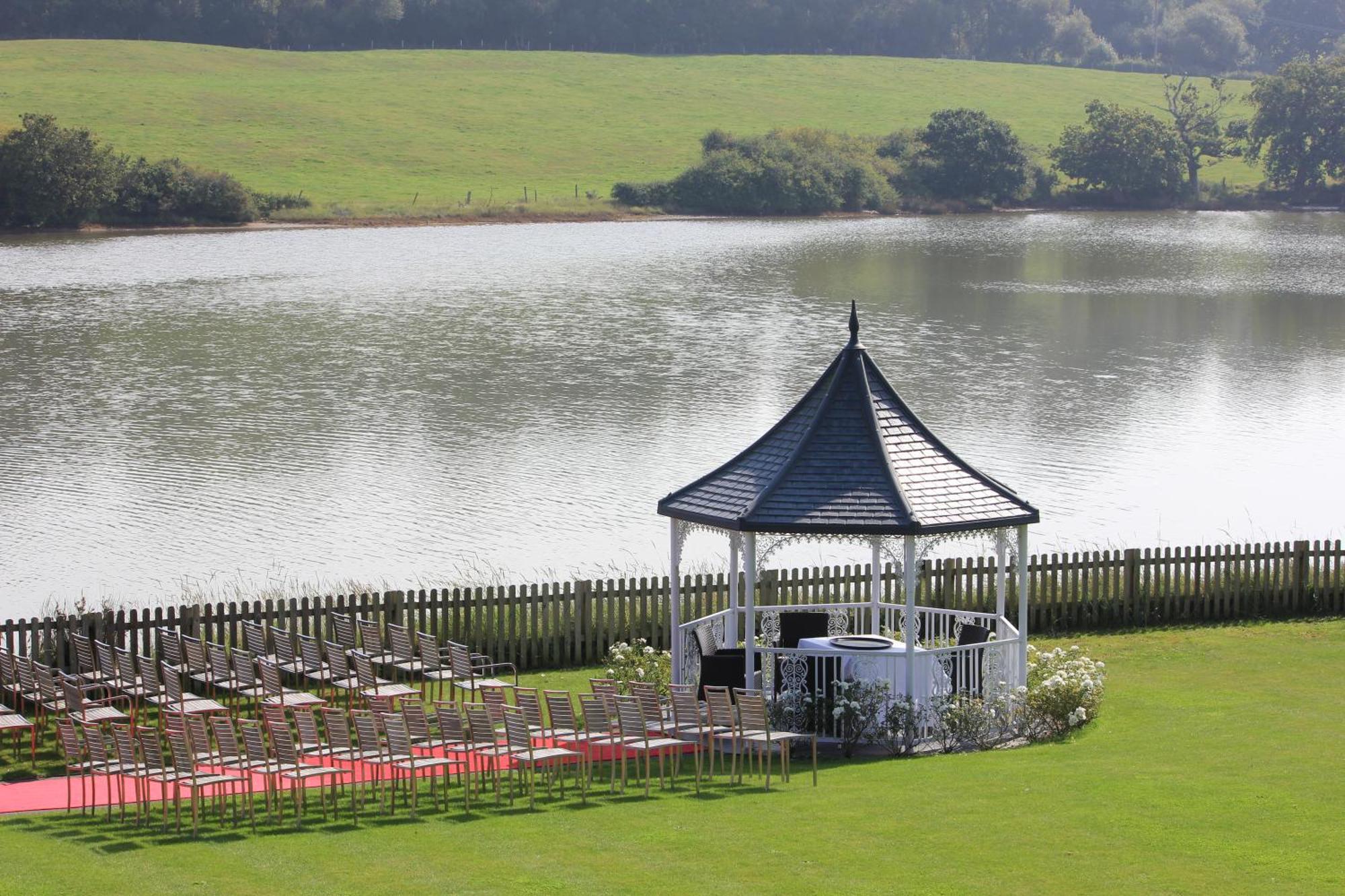 Lakeside Park Hotel & Spa Fishbourne  Экстерьер фото