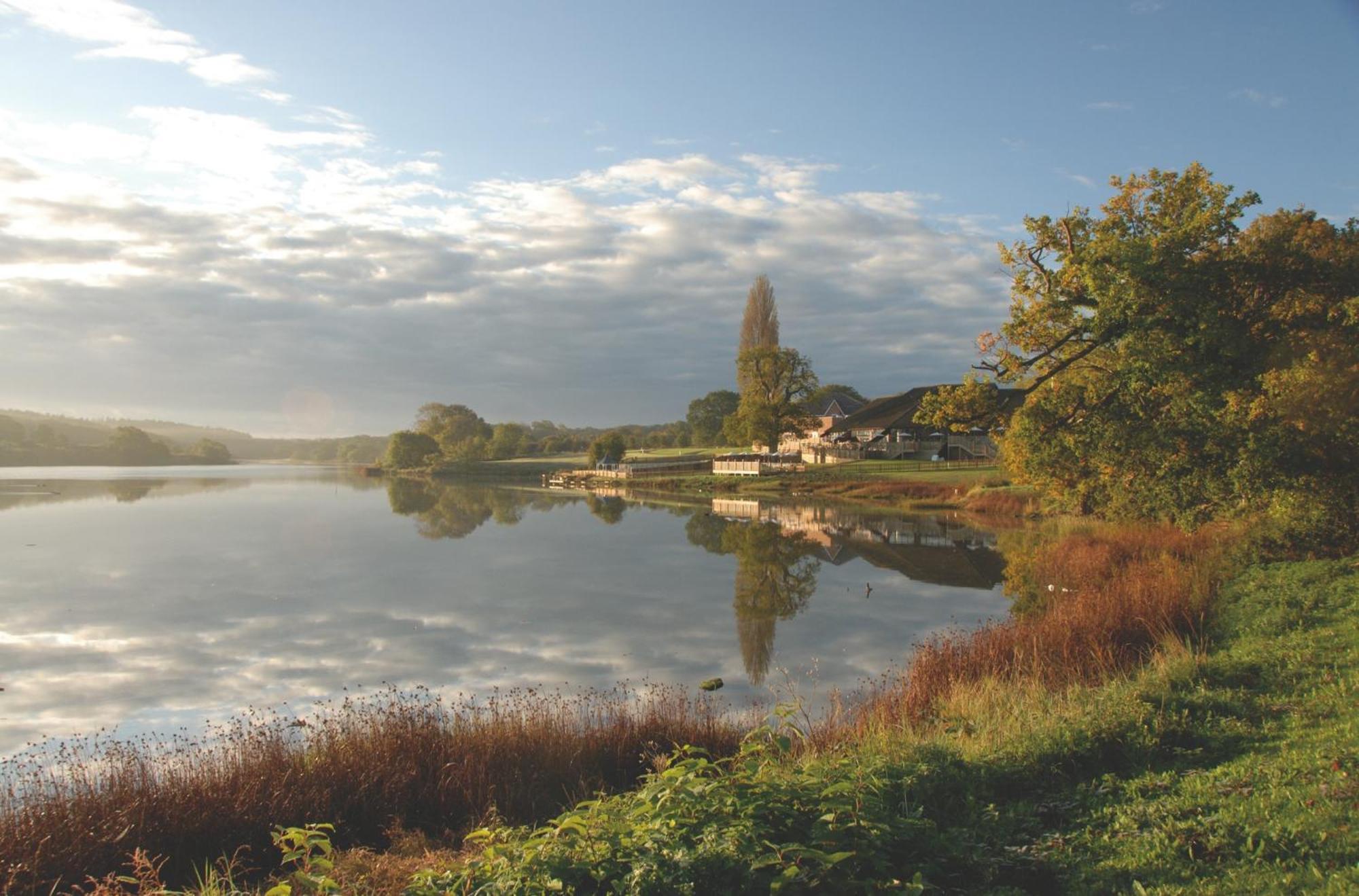 Lakeside Park Hotel & Spa Fishbourne  Экстерьер фото