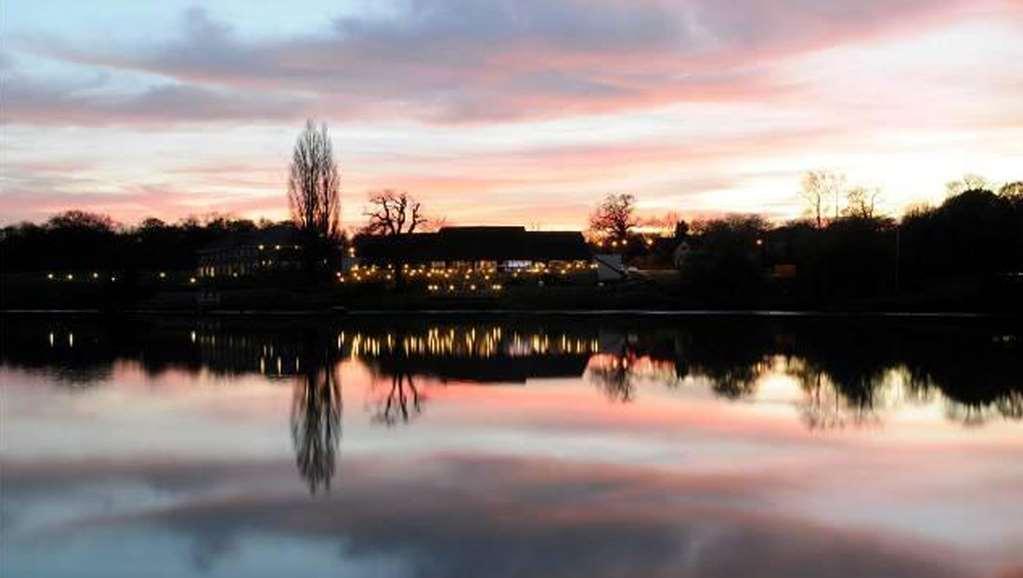 Lakeside Park Hotel & Spa Fishbourne  Экстерьер фото