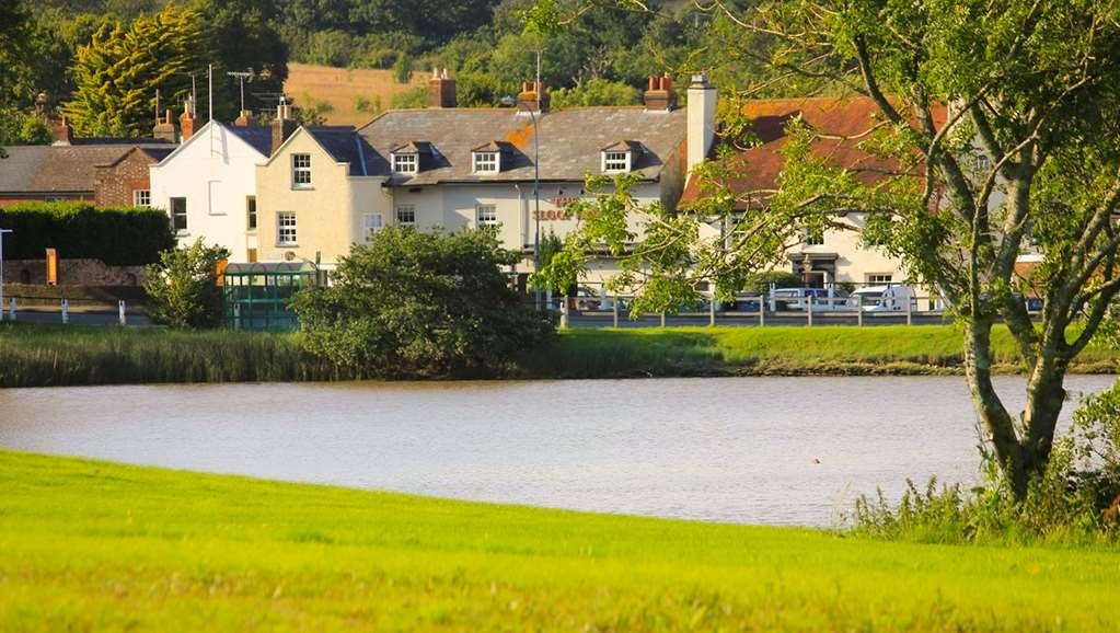 Lakeside Park Hotel & Spa Fishbourne  Экстерьер фото